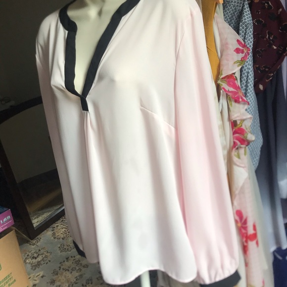 Light pink blush with black detailing - Picture 2 of 8